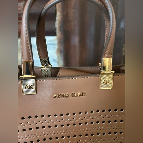 NWOT-Anne Klein 3 piece Handbag Set. - Picture 7 of 12